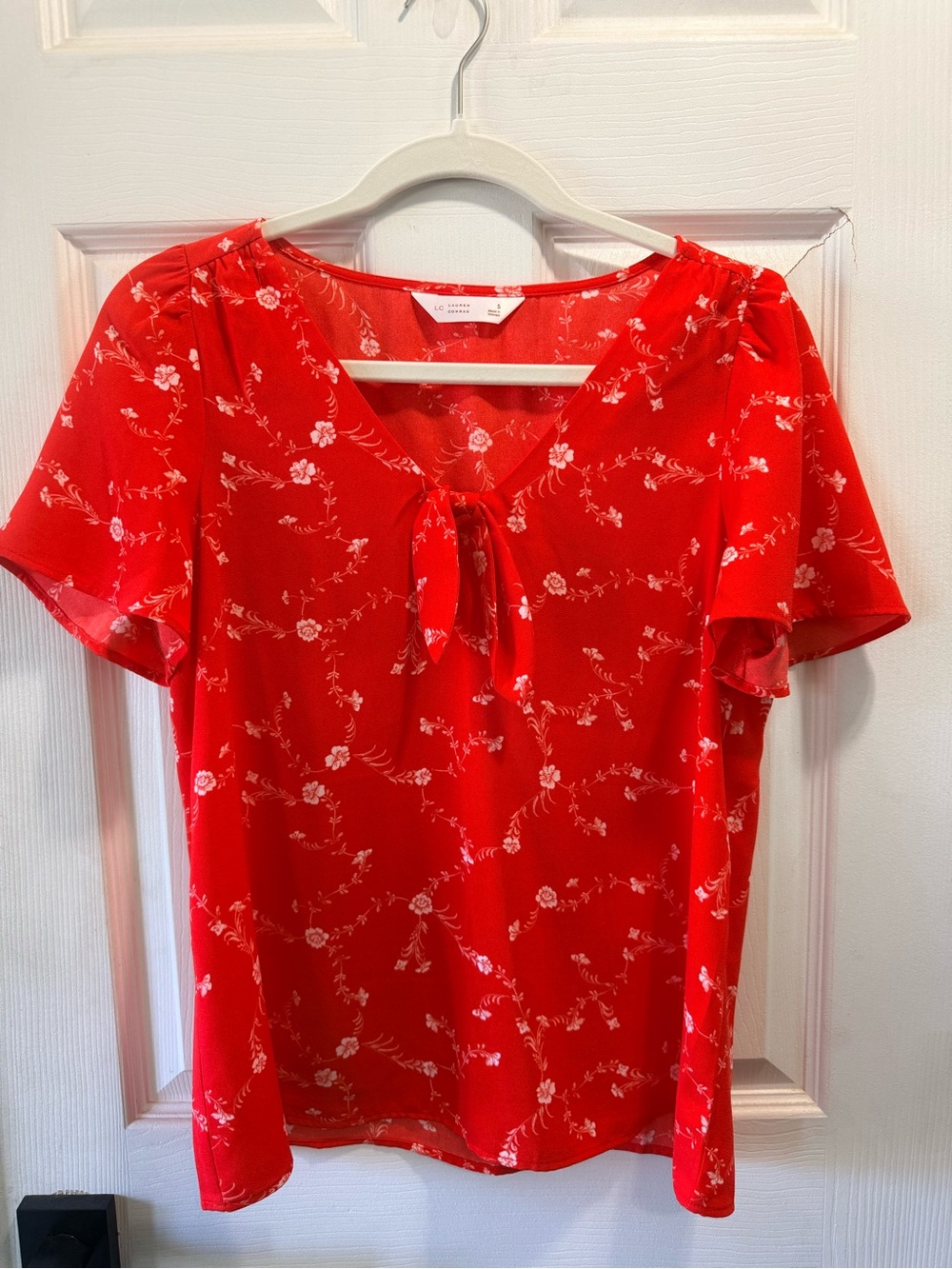 LC Lauren Conrad Red Floral Tie Neck Blouse Women’s Small